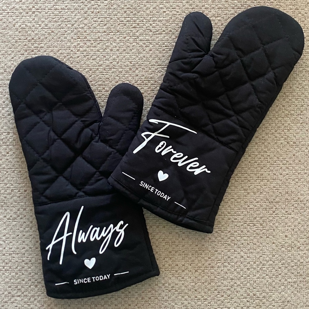 NWT “Always and Forever” Black Oven Mitt Set  Engagement Wedding Gift